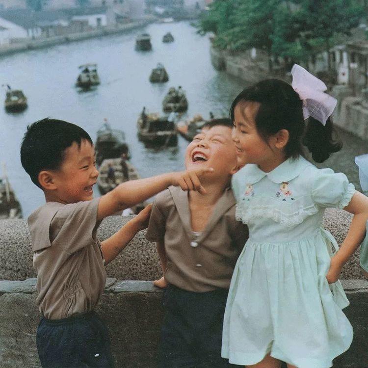 他拍了8000张中国小朋友干净的笑脸：怀念那段真实、温柔的日子