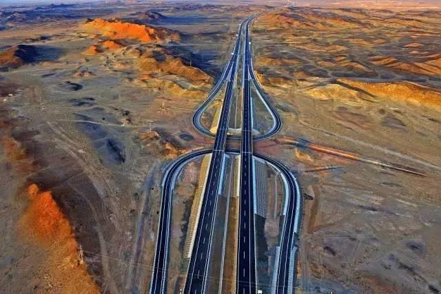 中国诞生了一条全世界最美公路！它横跨半个中国，带着自由和灵魂，征服了荒漠