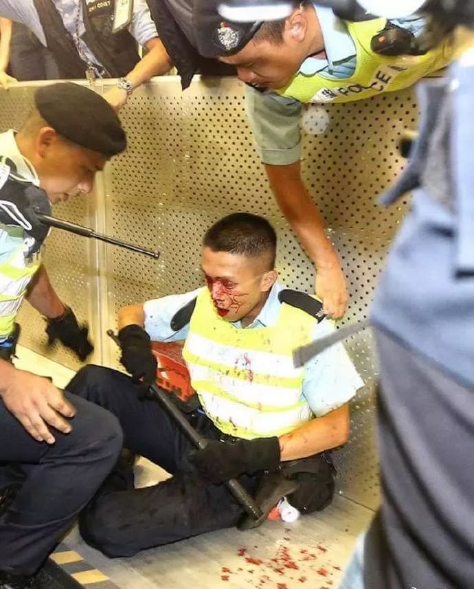 香港警方还原驱散暴徒经过